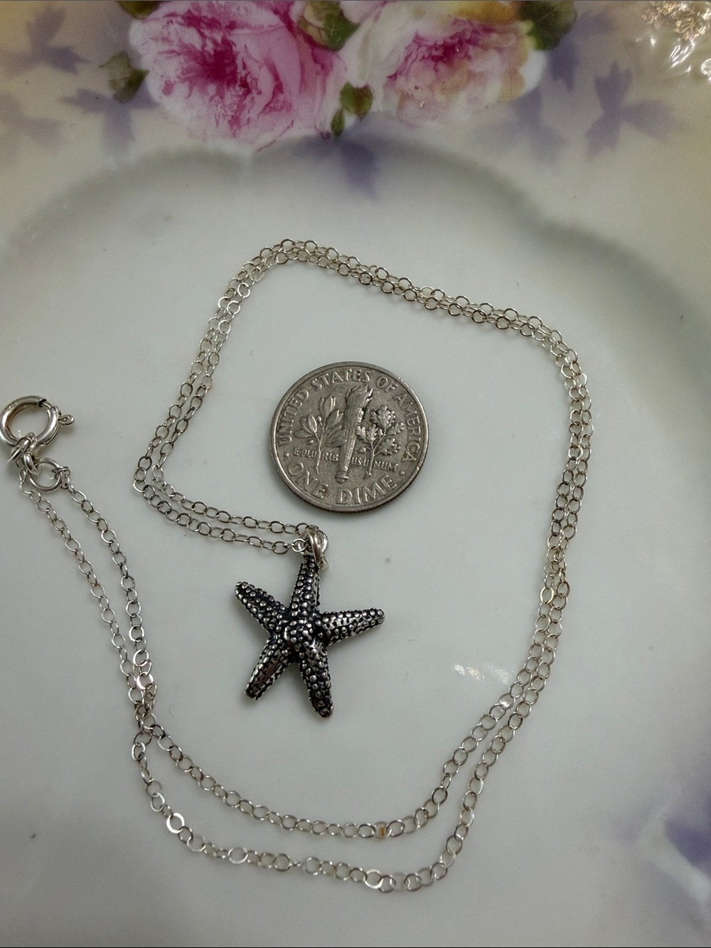 VTG Silver Starfish Pendant Necklace - Silver by Wheeler Manufacturing 18”